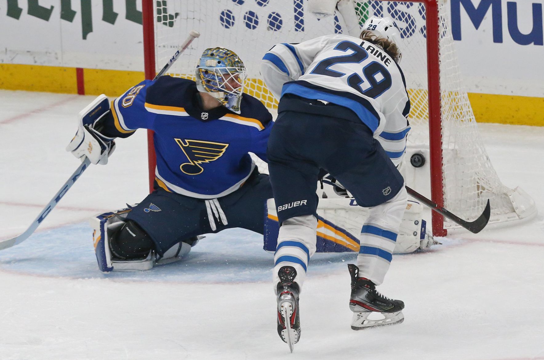 Blues and Jets battle in game 3 of the playoffs